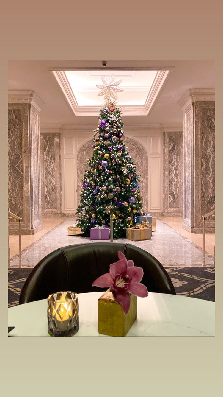 Vanessa Rallonza: Stunning Christmas Tree at Luxurious Ritz Carlton Hotel